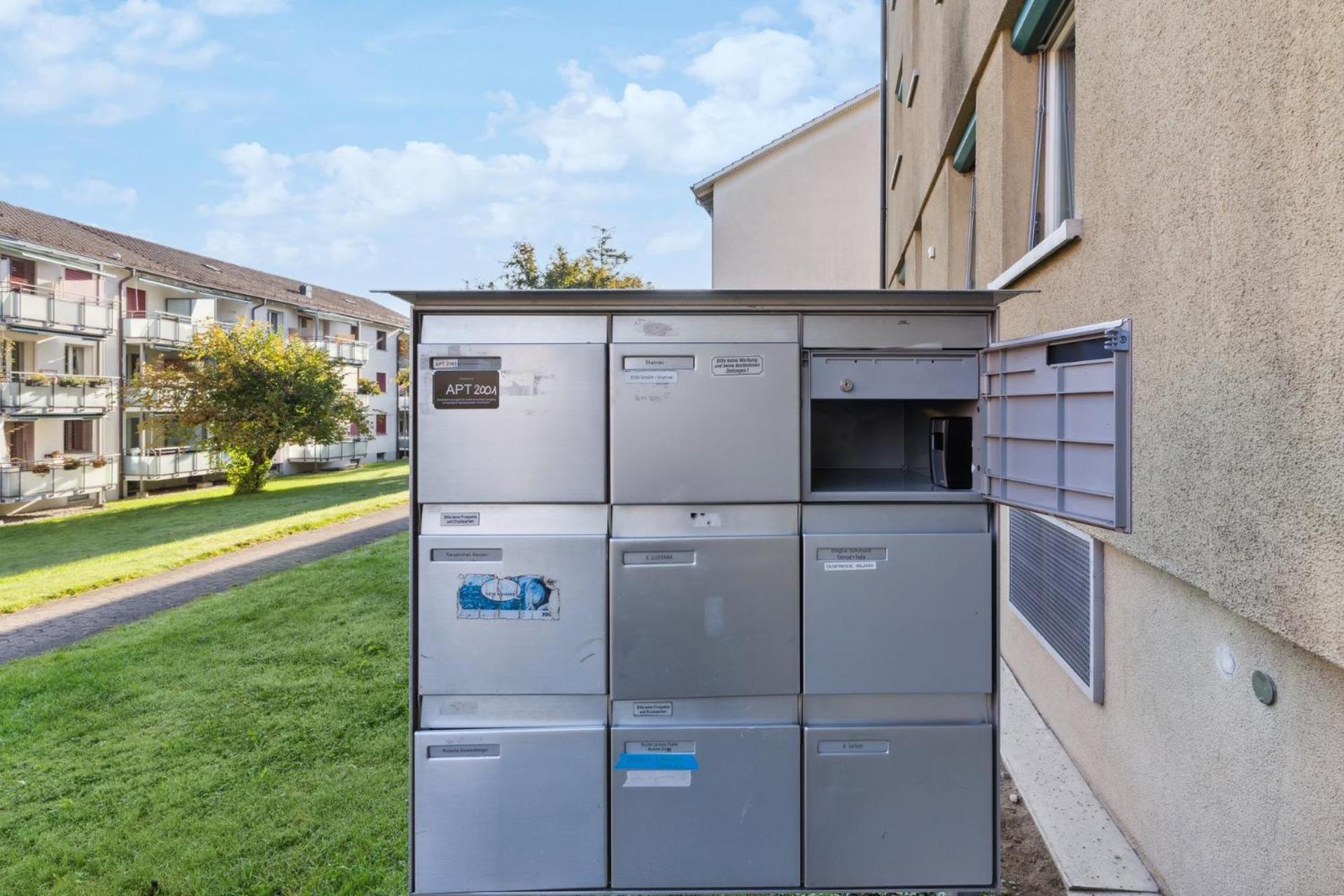 Affordable Comfort In Zurich Zurique Exterior foto
